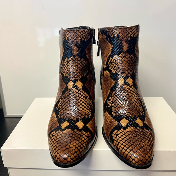 Calvin Klein Women Snake Print Boots Brand New - Picture 5 of 11